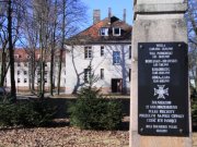 historia wokol pomnika sie toczy 5